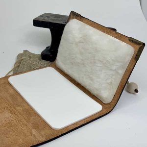 Sarpur koníakslitað og handgert fluguveski úr leðri - Reiða öndin