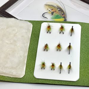 Græni hálendingurinn veiðifluga og handgert veiðiveski - Green Highlander fishing flies and handmade wallet by the Angry Duck in Iceland with the name