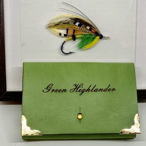 Græni hálendingurinn veiðifluga og handgert veiðiveski - Green Highlander fishing flies and handmade wallet by the Angry Duck in Iceland with the name